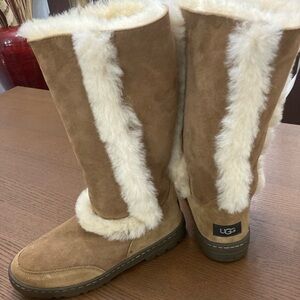 NWOT: UGG Winter Boots